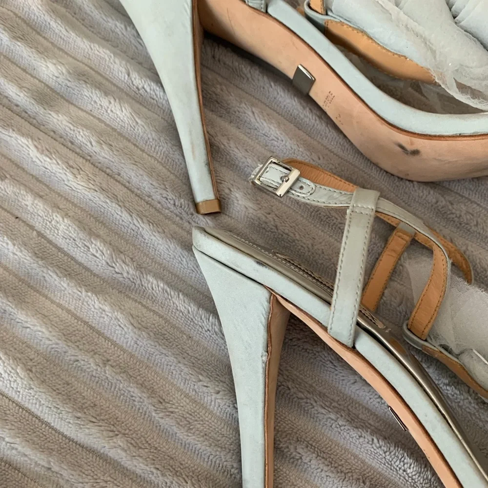 Badgley Mischka Cissy T-Strap Sandals Gray Floral Tulle Bridal Heels 9M‎